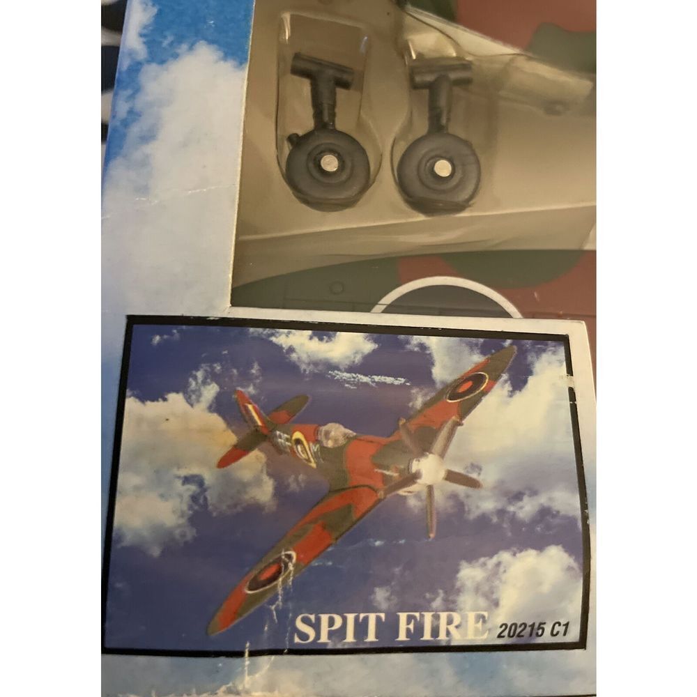 New-Ray 20217D 1:48 WWII Fighter Plane Model Kit